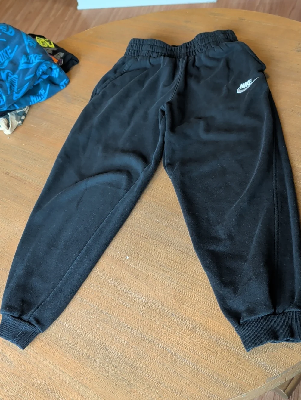 Youth Nike Lot Of Shirts And Sweatpants Size M 10-12